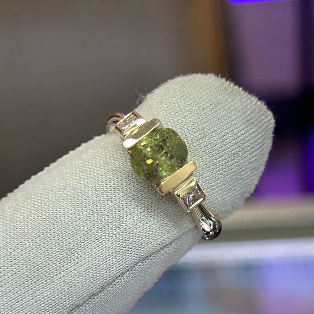 14kt Yellow Gold 1.6 CT Alexandrite & Diamond Ring